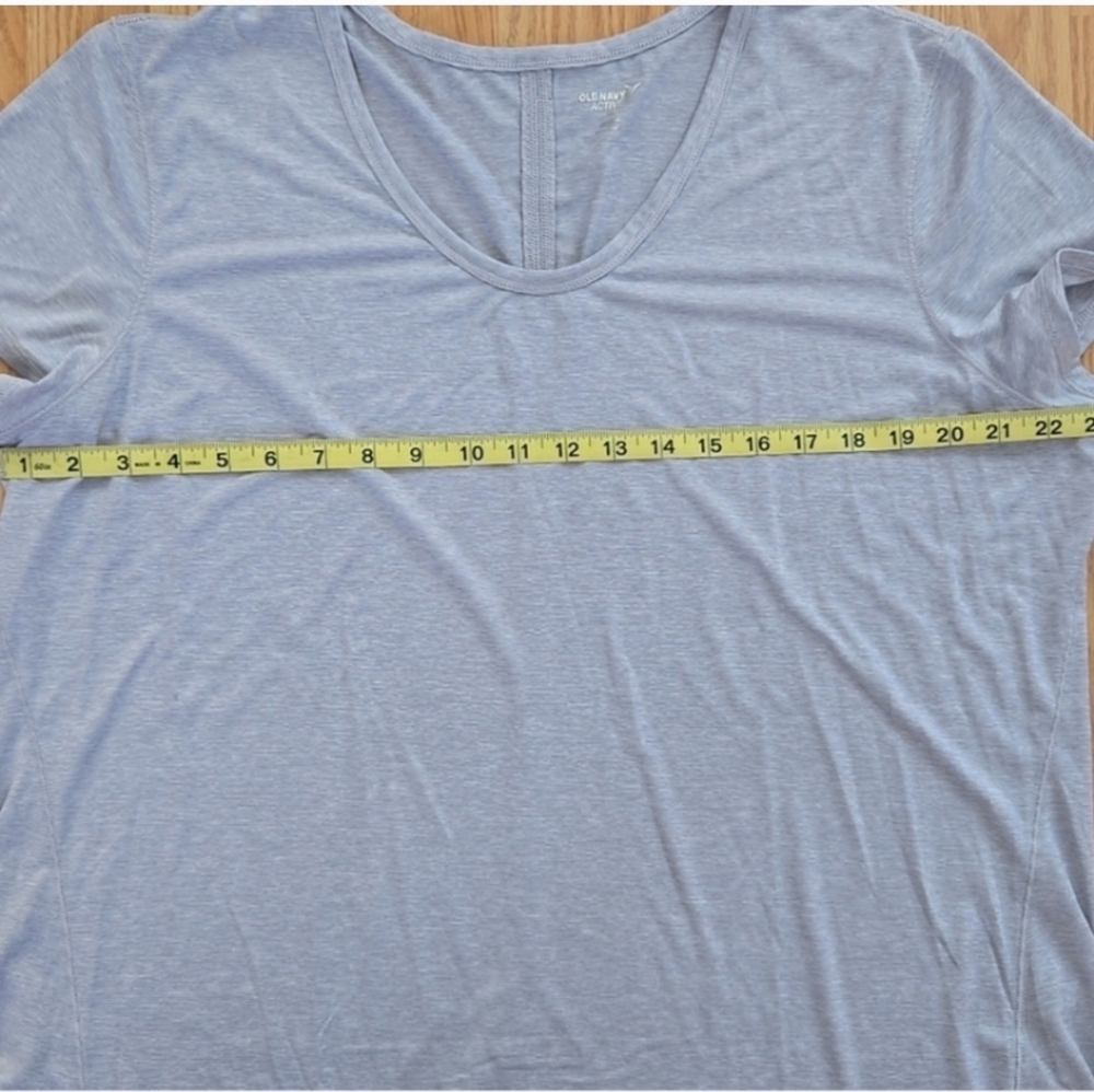 Women's Old Navy Active Short Sleeve Top - Picture 3 of 4